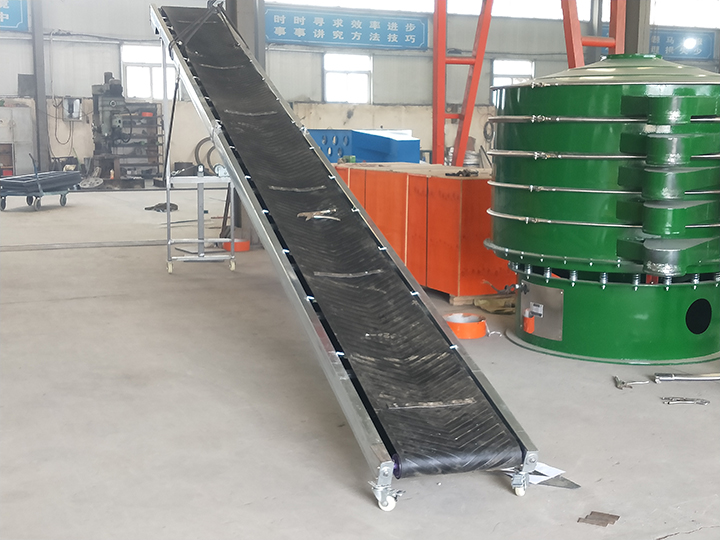 雙向運轉的皮帶輸送機皮帶跑偏怎（zěn）樣調整